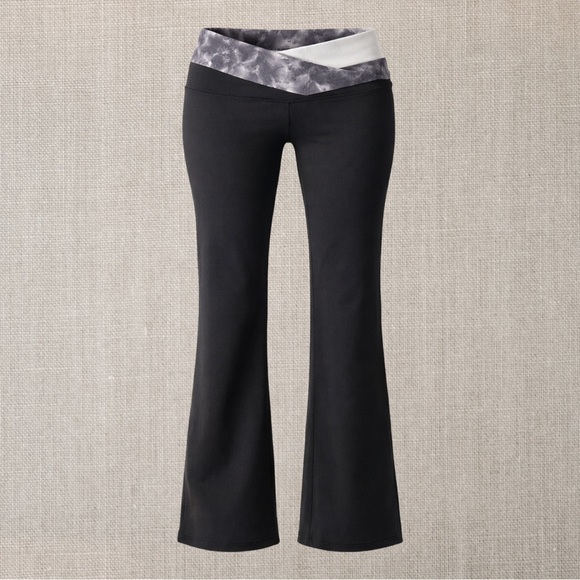 lululemon athletica Pants - Lululemon Vintage Astro Pant (Regular) - Black/White
